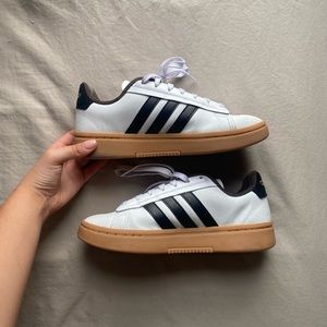 Adidas grand court 2.0 - size 7